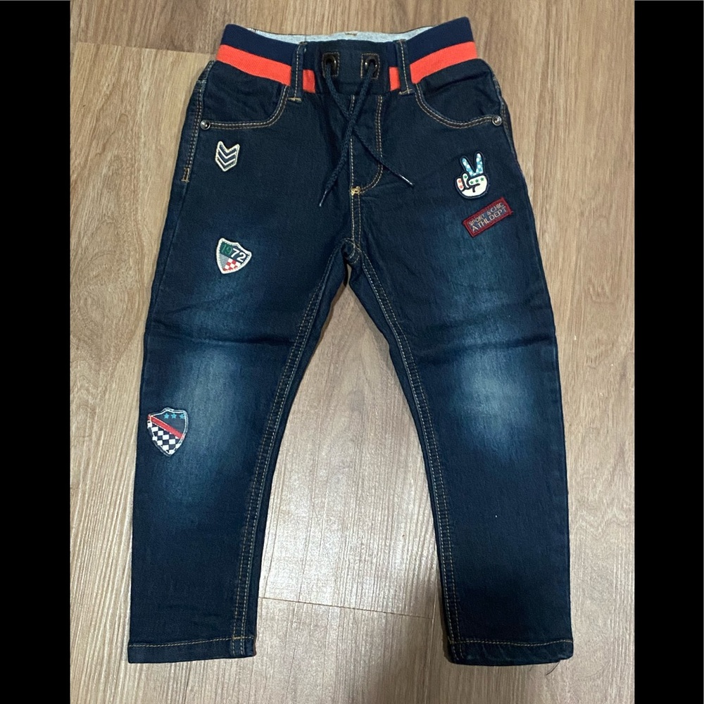 Catimini kids jeans with decorative patches; 3T